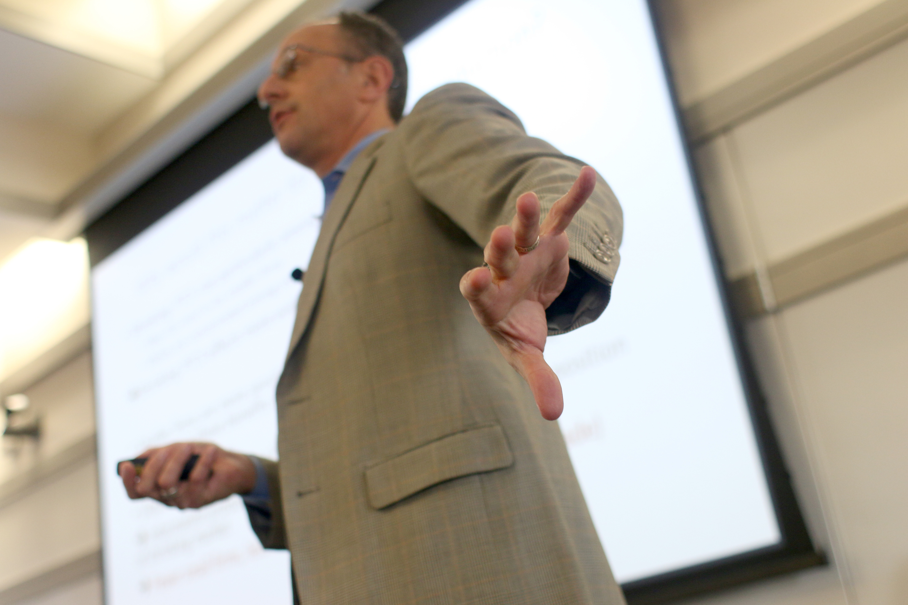 Garfinkel presenting his research to colleagues.