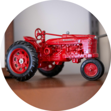 Farmall H tractor toy