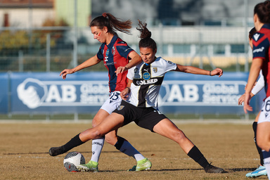 Player from Parma's women's team making a steal. 